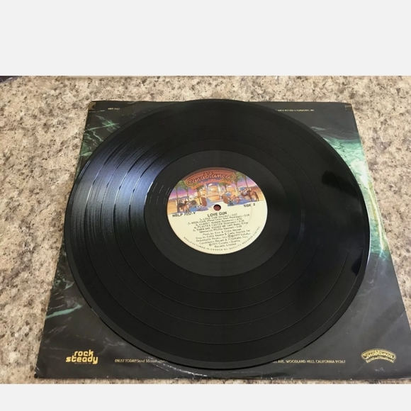 Vintage Kiss Love Gun Album 1977 - Picture 11 of 11